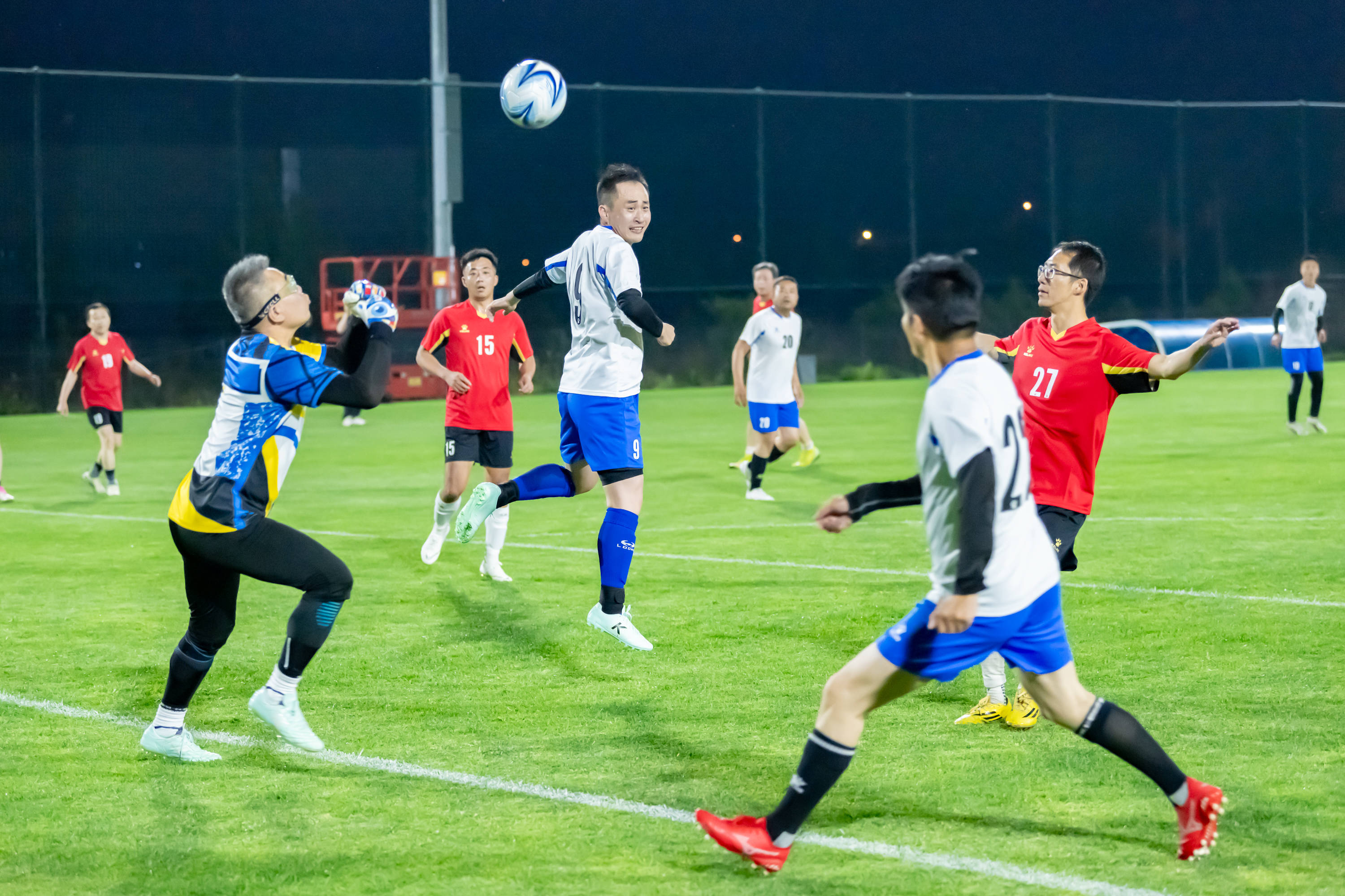 了自己的联 了自己的联